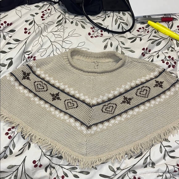 Toddler Mark & Spencer Beige Patterned Sweater Poncho size 2-3 Toddler - Picture 1 of 7